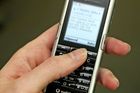 Levný roaming už chtějí i politici. Vodafone protestuje