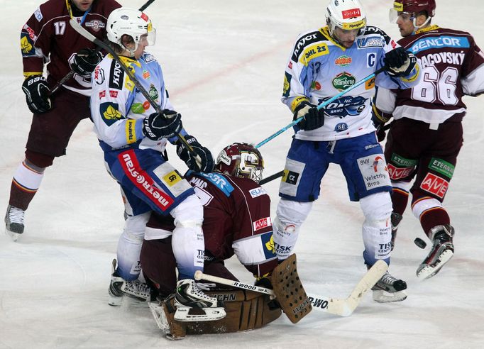 Hokej, extraliga, Sparta - Kometa Brno: Marek Pinc, Dominik Pacovský (66), Jaroslav Hlinka (17) - Leoš Čermák (12)