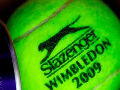 Oficiální tenisový míč Wimbledonu 2009.