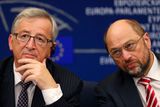 1. listopadu - Svoji činnost v Bruselu oficiálně zahájila nová Evropská komise v čele s bývalým lucemburským premiérem Jeanem-Claudem Junckerem. (Na snímku vlevo Jean-Claude Juncker s šéfem Evropského parlamentu Martinem Schulzem)