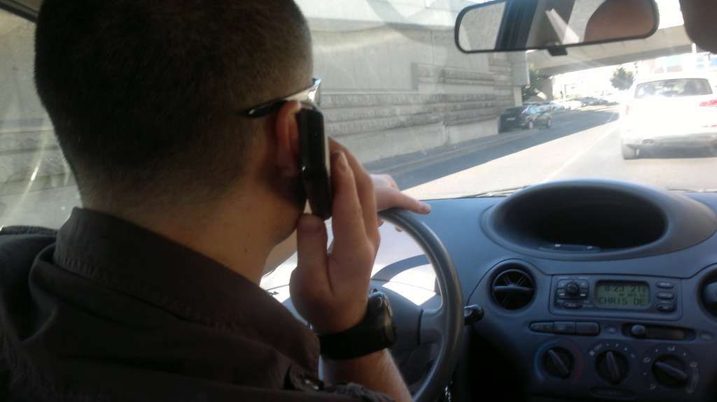 Telefonování za volantem