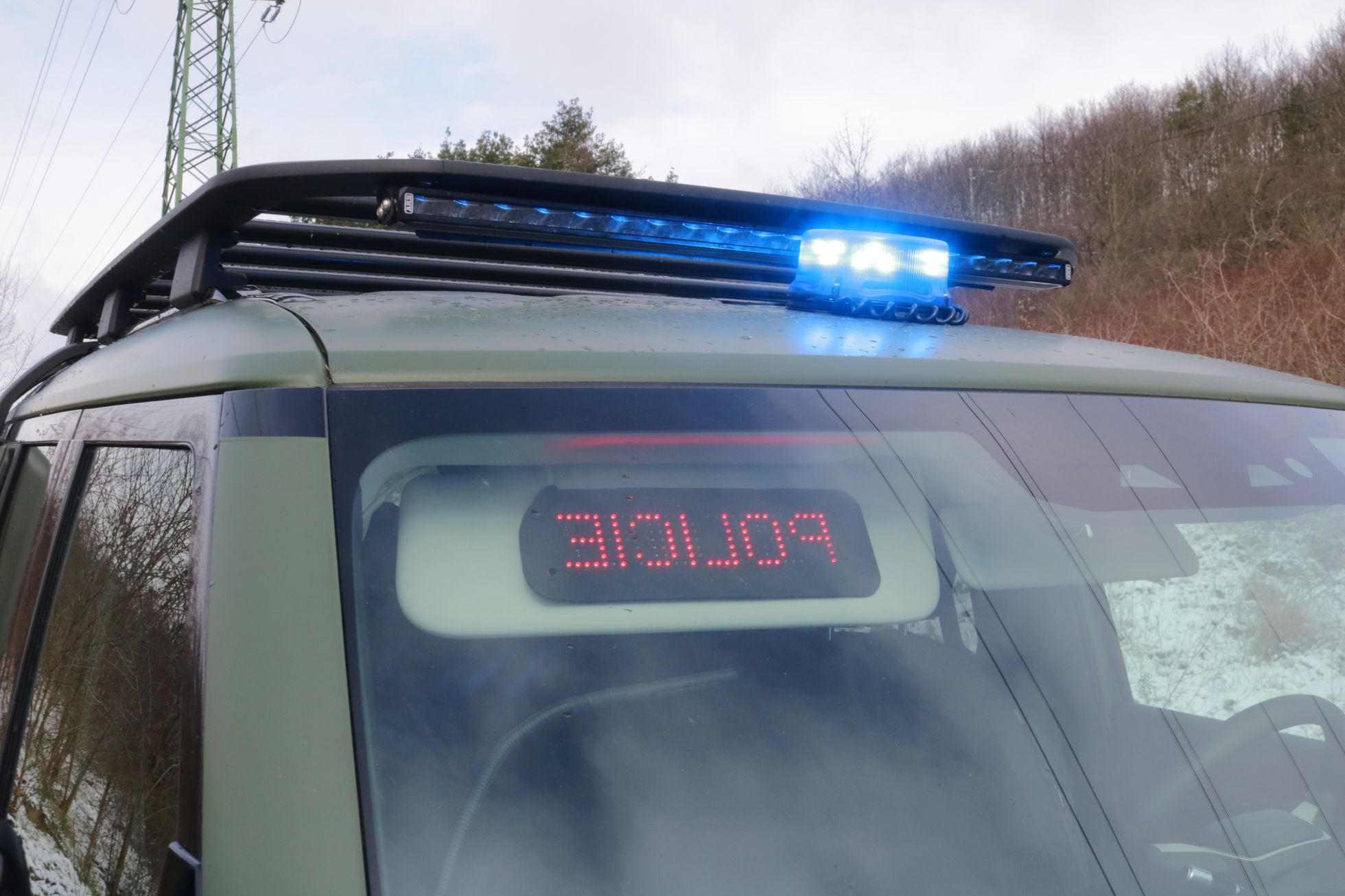 Land Rover Defender policejní demo verze