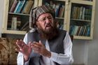 Pohřbu zavražděného "otce Tálibánu" se v Pákistánu zúčastnily tisíce příznivců