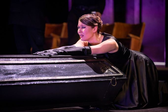 Sára Erlebachová jako lady Anna.