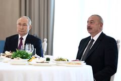 Ázerbájdžánci zveřejnili video zadržených Rusů. Tak drsné chování Kreml nečekal