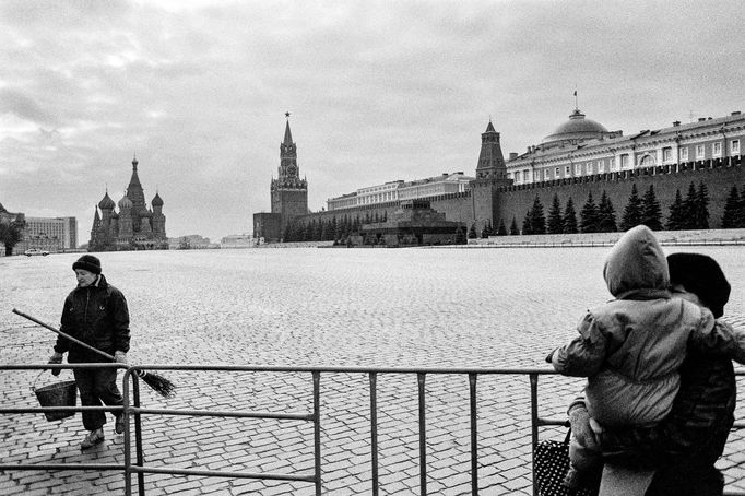 Vladimír Birgus: Fotografie z výstav Červená a modrá a Černá a bílá, pořádaných k jeho jubileu (70. let, rok 2024)