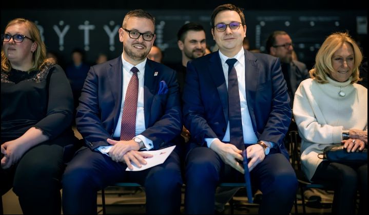 Komisař Soška a ministr zahraničí Lipavský