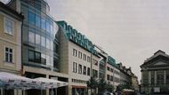 Staré Město. Ovocný trh s novostavbou Paláce Myslbek z poloviny devadesátých let 20. století. Foto M.Micka, 2002.