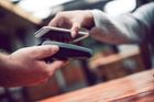 mBank spouští aplikaci, která usnadní nakupování. Mobil nahradí kartu