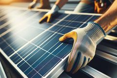 Přemýšlíte nad fotovoltaikou pro bytový dům? Víme, kolik získáte na dotacích