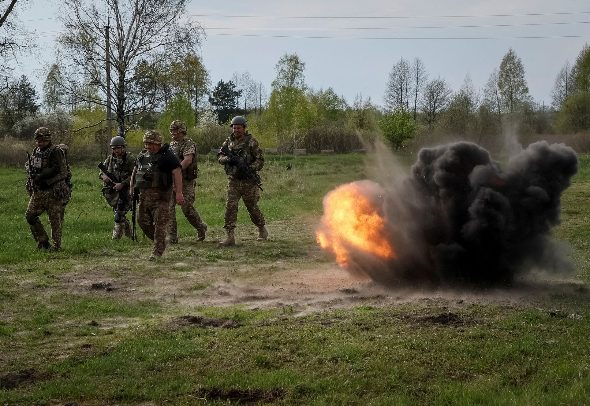 Příslušníci ukrajinské 115.brigády teritoriální obrany při výcviku nedaleko Žitomiru.