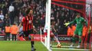 Nathan Ake v dresu Bournemouthu