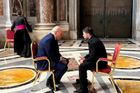 "Nerostná dohoda" podepsána. Jak Zelenskyj nakonec přechytračil Trumpa