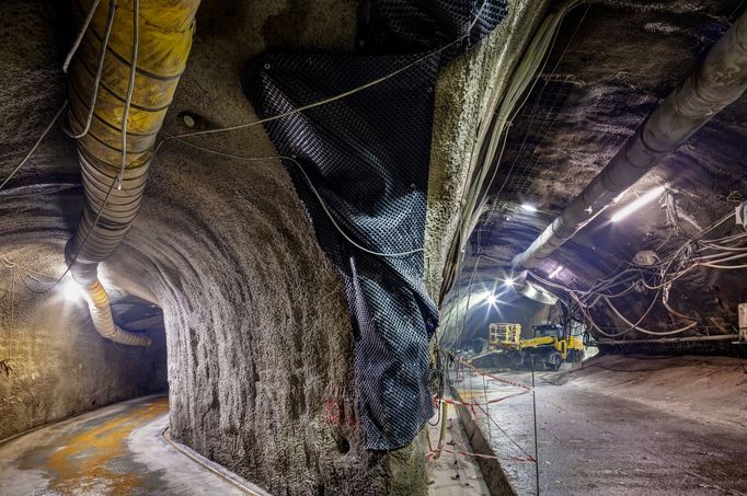 Geologický průzkum pro metro D - lokalita PAD4 na rohu ulic Na Strži a Budějovické u budovy České pošty.