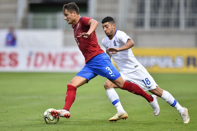 Aleš Matějů a Dimitris Limnios v zápase Česka proti Řecku.