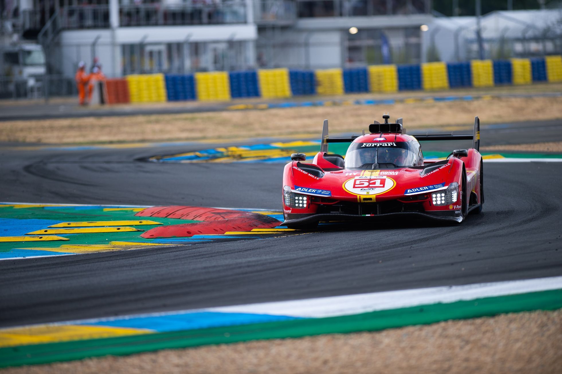 Ferrari posádky Alessandro Pier Guidi, James Calado a Antonio Giovinazzi ve 24 h Le Mans 2023
