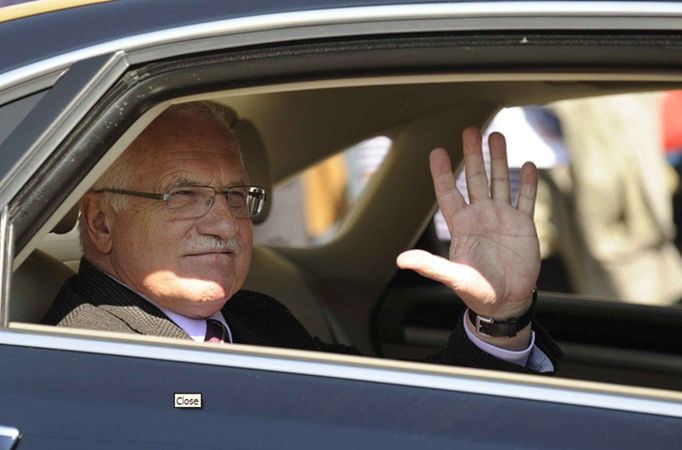 Přijíždí prezident Václav Klaus