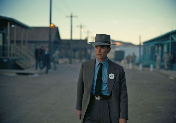 Cillian Murphy jako Robert Oppenheimer.