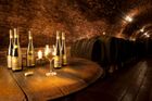 Ochutnali jste již 400 let staré víno? Na Moravě máte šanci.