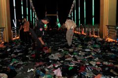 V panice během oslav byly na mostě ušlapány stovky lidí