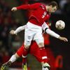 Anglický útočník Wayne Rooney hlavičkuje v průběhu přátelského utkání Anglie se Švýcarskem.