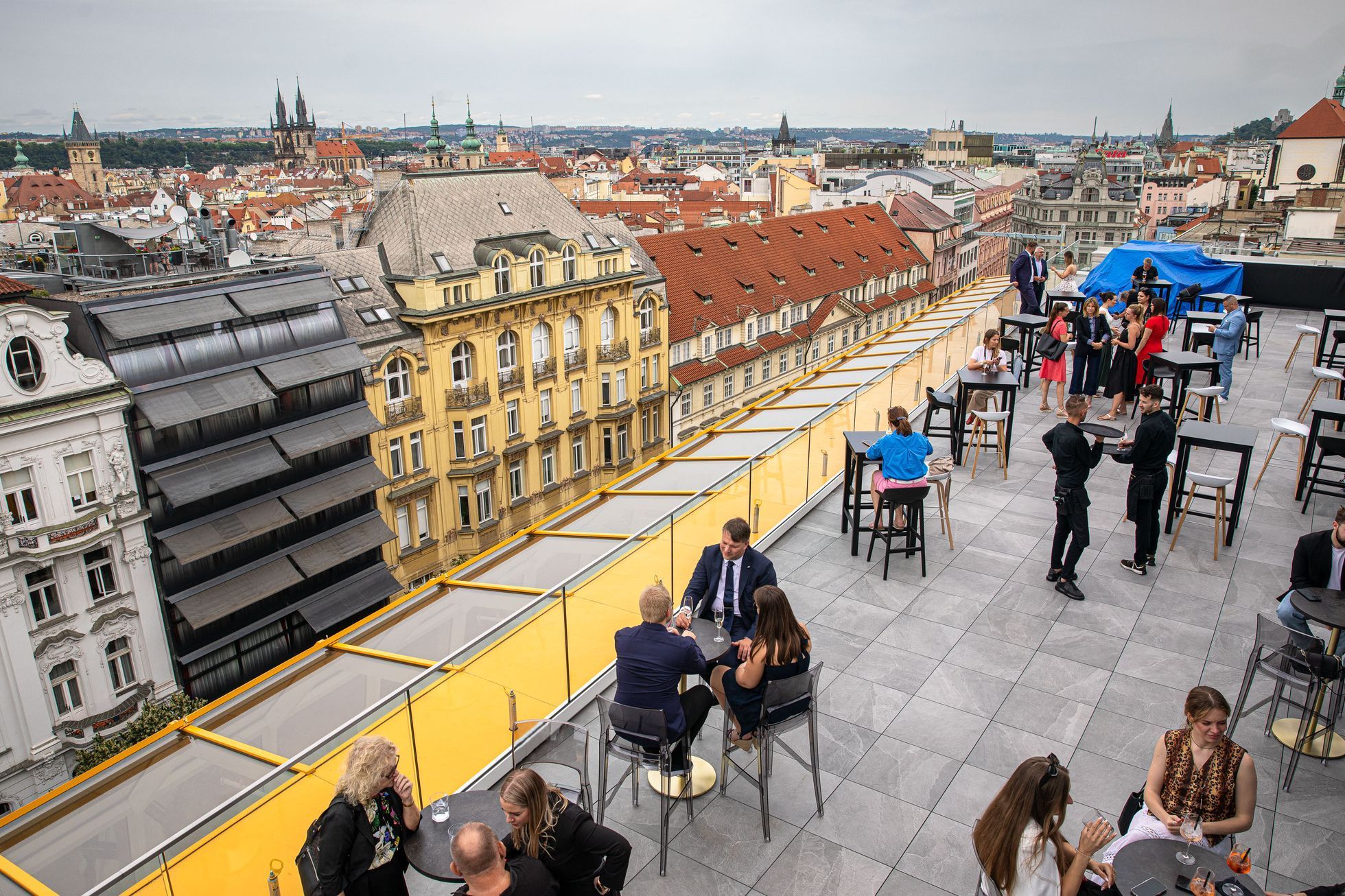Otevření zrekonstruovaného obchodního domu Máj v Praze na Národní třídě