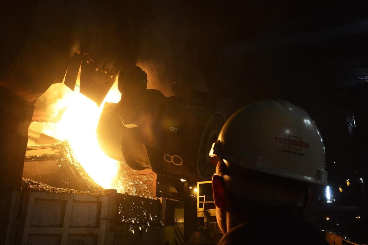 Obrazem: Fotoreportáž z provozu staré ocelárny ve Velké Británii