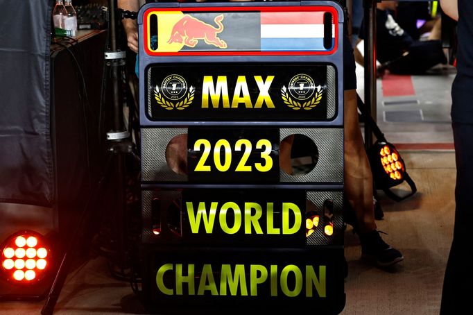 Max Verstappen z Red Bullu slaví třetí titul mistra světa F1 po sprintu v rámci VC Kataru 2023