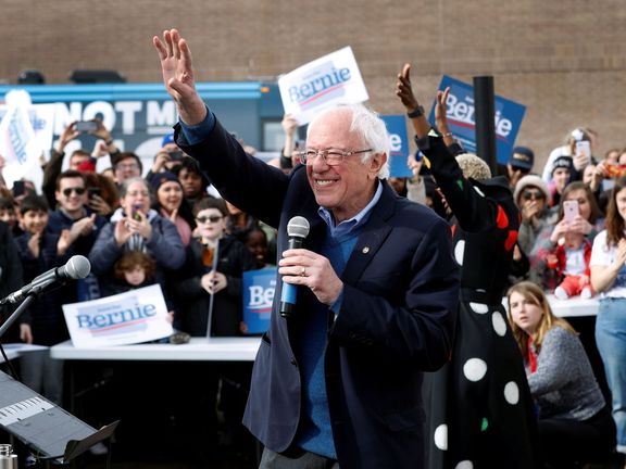 Bernie Sanders na předvolebním mítinku v Iowě
