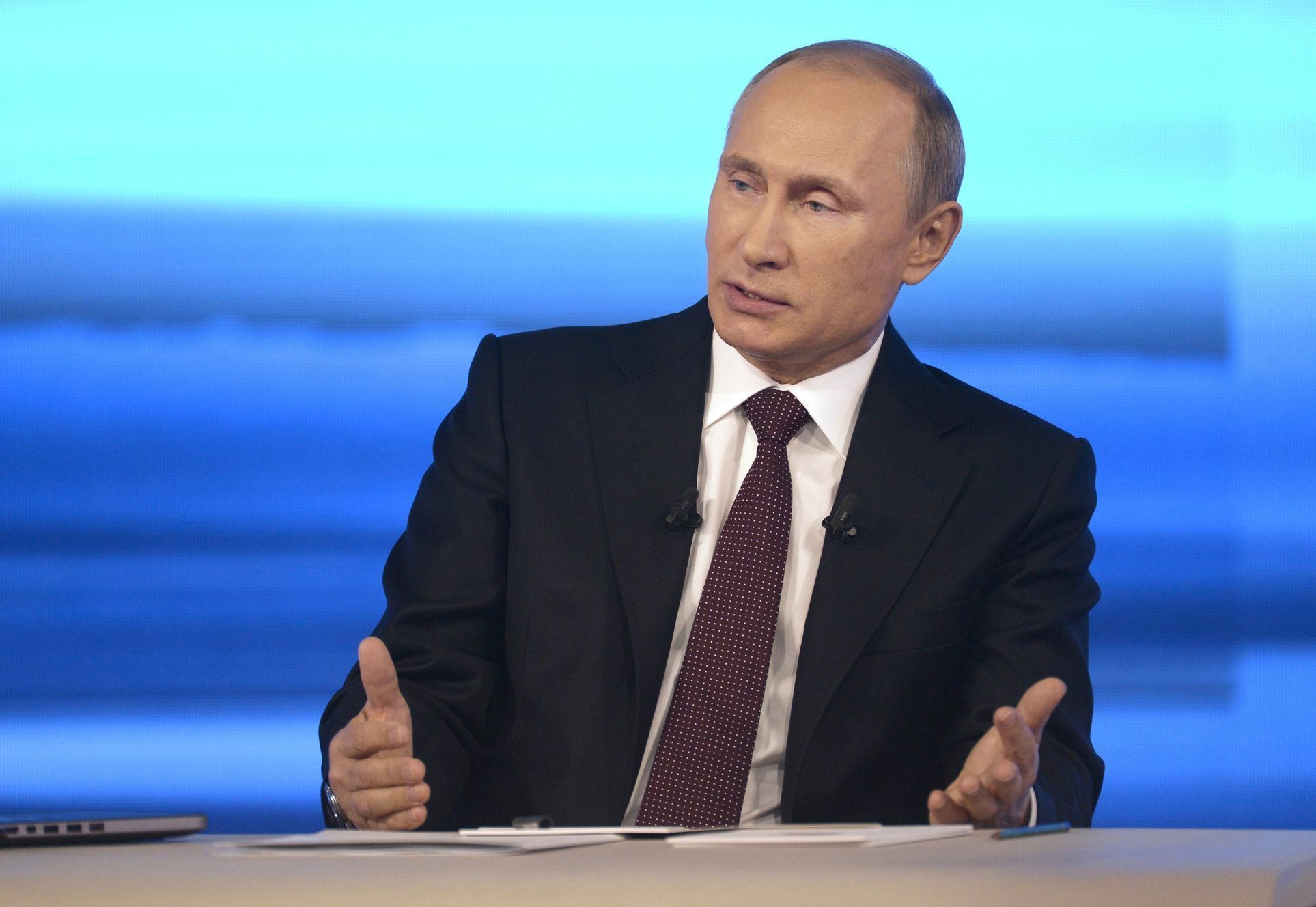 Ruský prezident Vladimir Putin v televizní diskuzi s diváky