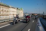 "V koloně bylo 800 Harleyů, na akci dorazilo asi 21 tisíc návštěvníků, z toho 3000 na motocyklech," říká Lenka Netušilová, tisková mluvčí Prague Harley Days.