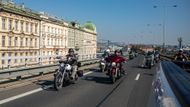 "V koloně bylo 800 Harleyů, na akci dorazilo asi 21 tisíc návštěvníků, z toho 3000 na motocyklech," říká Lenka Netušilová, tisková mluvčí Prague Harley Days.