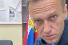 Soud poslal Navalného na 30 dní do vazby. Opozičník označil Putina za "dědu"