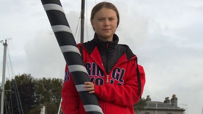 Greta Thunberg vyplouvá k Americe, bojuje za klima