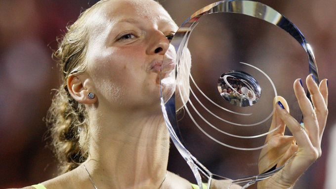 Petra Kvitová před rokem líbala trofej z Rogers Cupu. Vyjde jí v Torontu obhajoba?