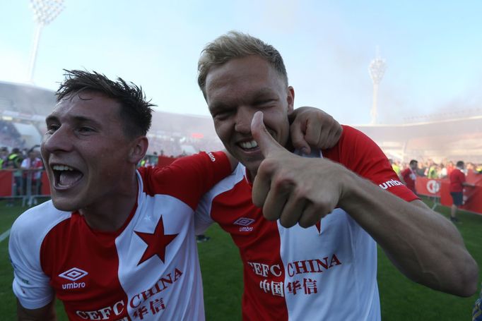 Fotbalisté Slavie slaví ligový titul 2016-17