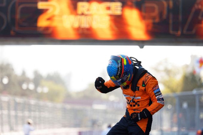 Oscar Piastri z McLarenu slaví triumf ve VC Ázerbájdžánu F1 2024