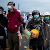 Střety demonstrantů s policisty v Hongkongu - 1. prosince