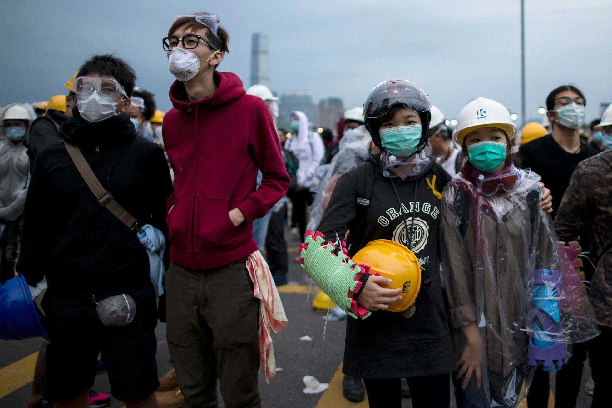 Střety demonstrantů s policisty v Hongkongu - 1. prosince