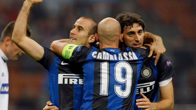 Podívejte se na parádní gól patičkou argentinského útočníka Rodriga Palacia, kterým rozhodl o výhře Interu v Milánském derby s AC.