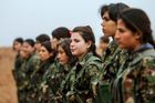 Statečné a se zbraní. V kurdské armádě bojuje třetina žen, nasazují život zadarmo