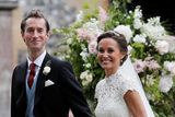 Pippa Middletonová se svým novomanželem Jamesem Matthewsem.