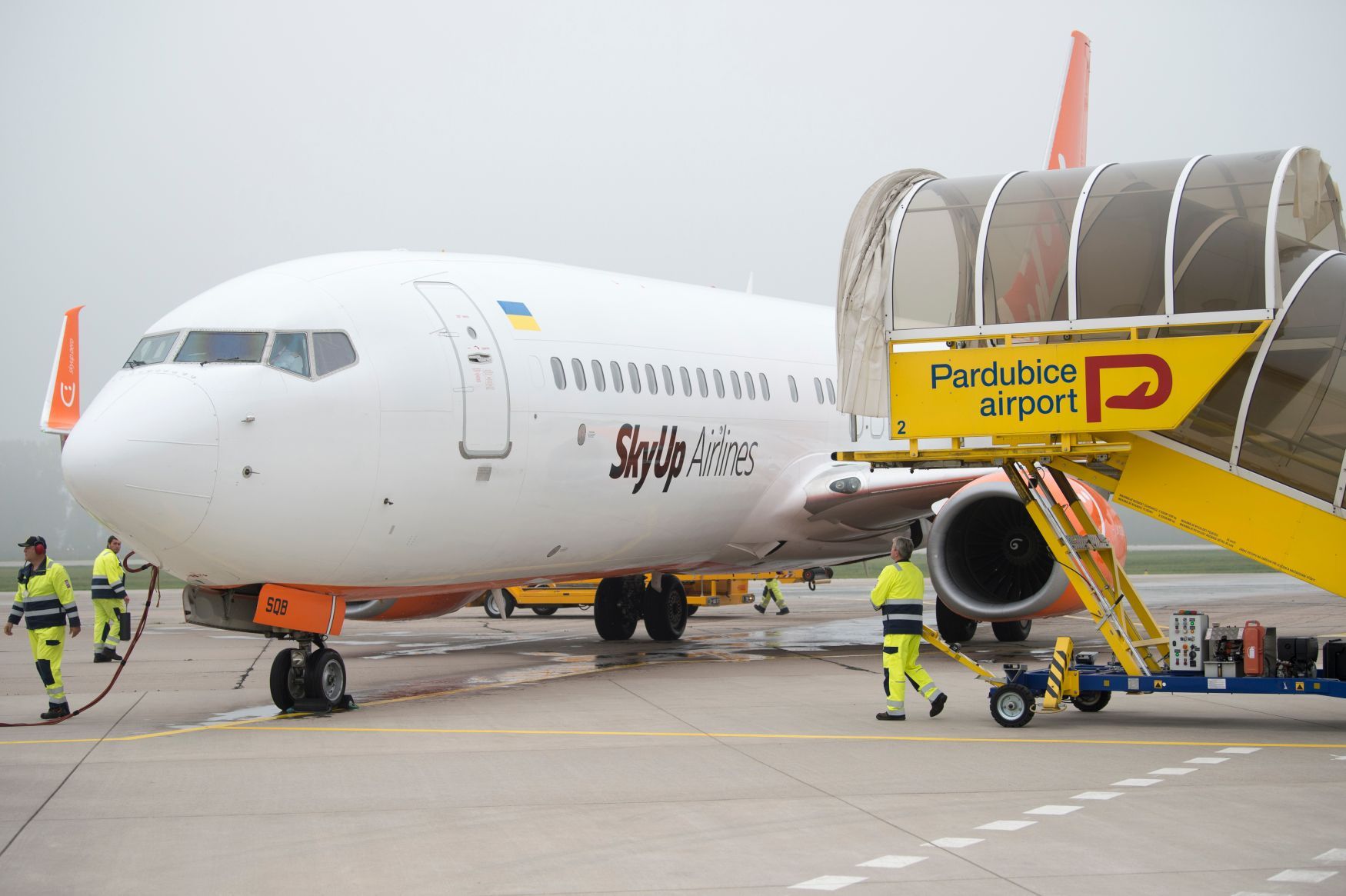 Boeing 737-800  na pardubickém letiště