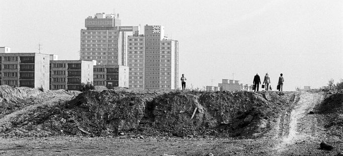 Jedinečné retro. Fotografie Jaromíra Čejky ukazují dávný život na sídlišti v Praze