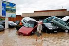 Bouře a povodně na jihu Francie zabily nejméně 13 lidí