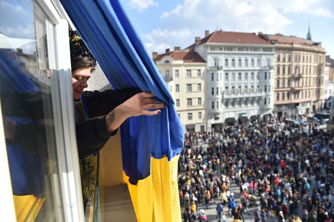 Demonstrace na podporu Ukrajiny. Dominikánské náměstí, Brno. 27. 2. 2022