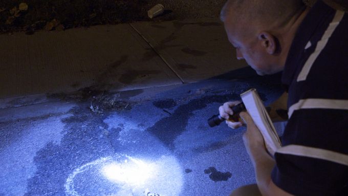 Záběr z dokuseriálu Prvních 48 hodin. Díl s názvem Dívka odvedle.