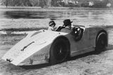 Manželé Junkovi v Bugatti 32.