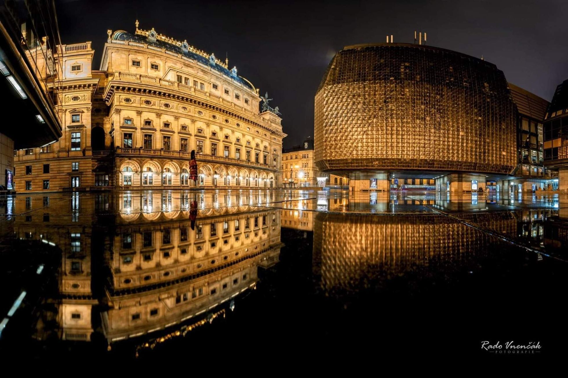 Radoslav Vnenčák: Praha v zrcadle