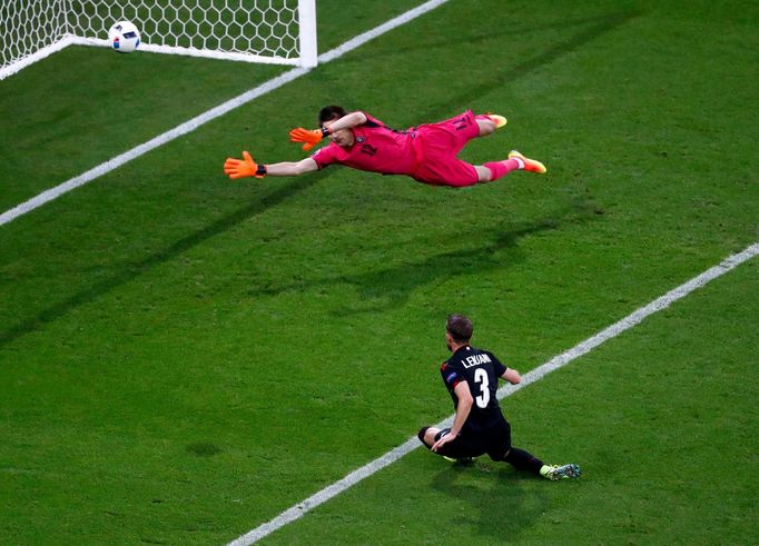 Euro 2016, Rumunsko-Albánie: Ciprian Tatarusanu - Ermir Lenjani